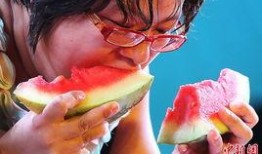 吃瓜男女照片高清图,甜蜜瞬间引网友热议