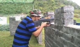 国防教育基地吃瓜,揭秘军营生活点滴