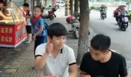 当街吃瓜,见证人间百态