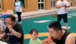 努力吃瓜的小孩,努力吃瓜小孩的成长故事