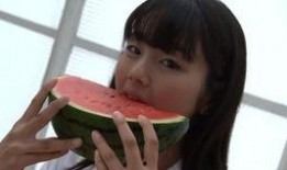 女子吃瓜,揭秘娱乐圈背后的那些事儿