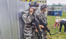 国防教育基地吃瓜,揭秘军营生活点滴