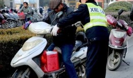 吃瓜用脚蹬,吃瓜群众用脚蹬起舆论风暴