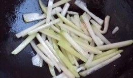 吃麦芽瓜糖,甜蜜回忆中的传统糖果制作之旅