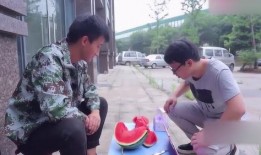 当街吃瓜,见证人间百态