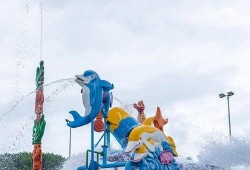 水上乐园吃瓜看戏视频,吃瓜群众围观欢乐盛宴