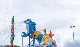 水上乐园吃瓜看戏视频,吃瓜群众围观欢乐盛宴