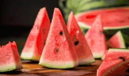 吃瓜频繁小便,揭秘小便背后的秘密